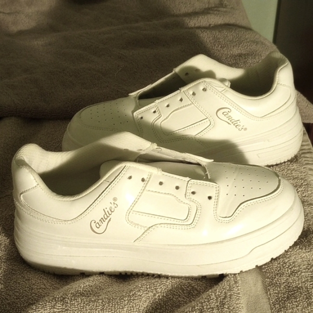 Candies Women's Retro Y2K Look White Chunky Platform Sneaker Size 8.5 w/out Box
